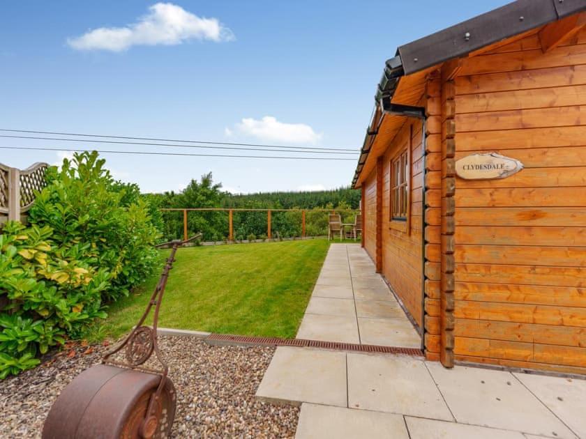 Lochinvar - Clydesdale Log Cabin With Hot Tub Airdrie Buitenkant foto