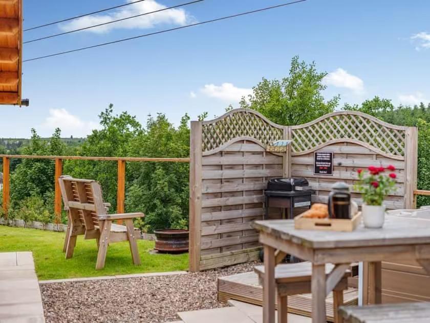 Lochinvar - Clydesdale Log Cabin With Hot Tub Airdrie Buitenkant foto