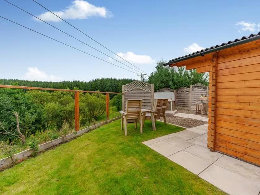 Lochinvar - Clydesdale Log Cabin With Hot Tub Airdrie Buitenkant foto